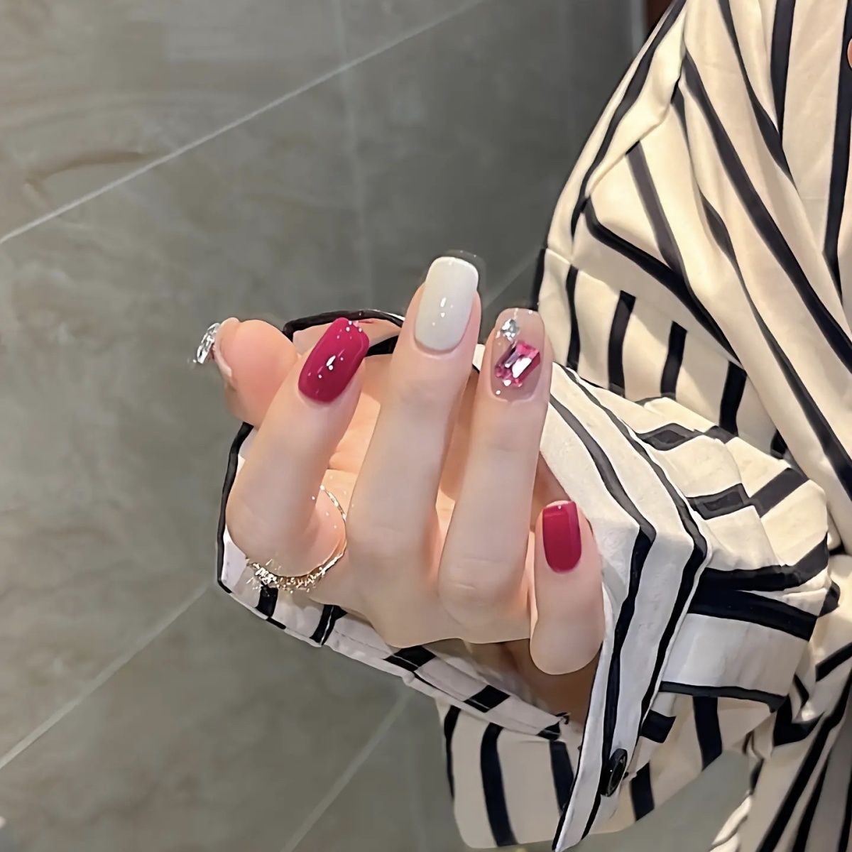 Designer: DuoDuo 2041.Handmade nails Press on Nails DIY Nail Art for woman girl Short colorful red