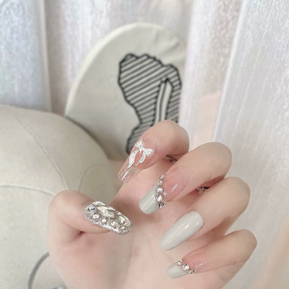 Designer: DuoDuo 2065.Handmade nails Press on Nails DIY Nail Art for woman girl Long Coffin white rhinestone