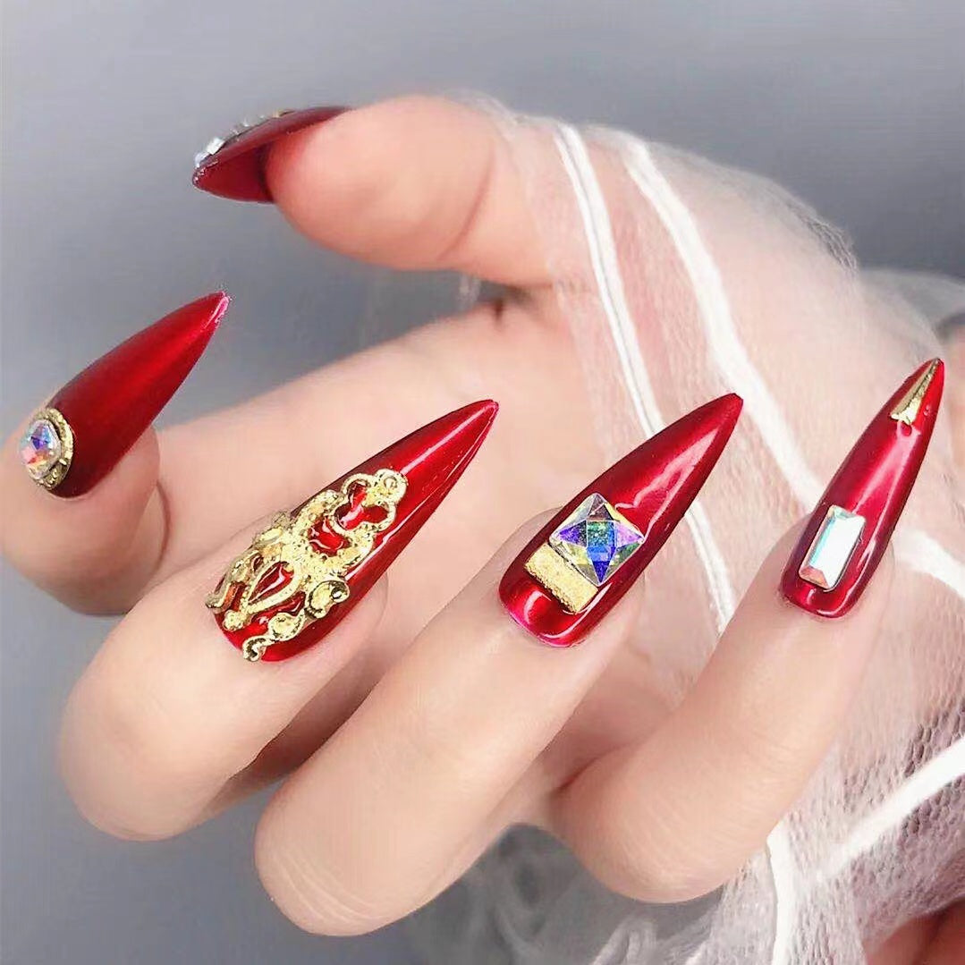 Designer: DuoDuo 5005.Handmade nails Press on Nails DIY Nail Art for woman girl Long Almond red gold