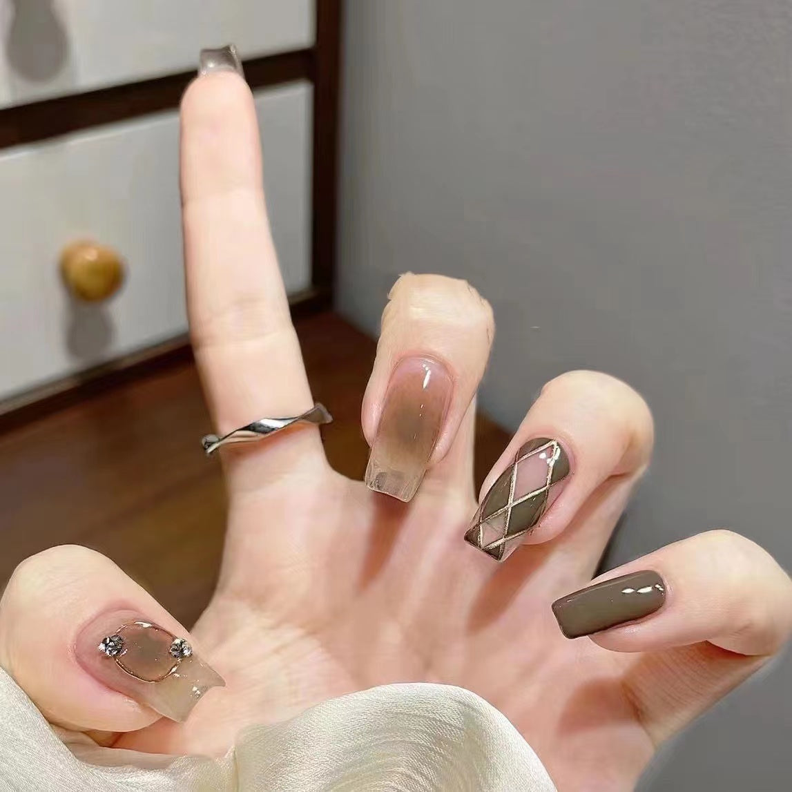 Designer: DuoDuo 5010.Handmade nails Press on Nails DIY Nail Art for woman girl Long Coffin brown gray