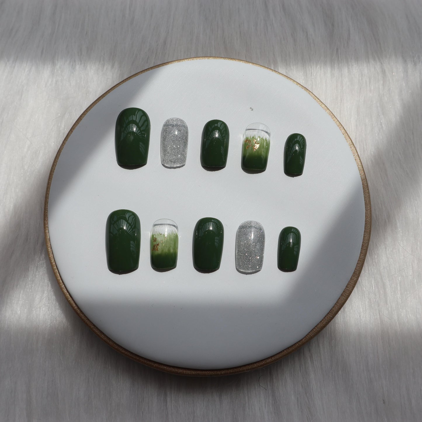 Designer: XinXin 5.Dark green short square handmade nails