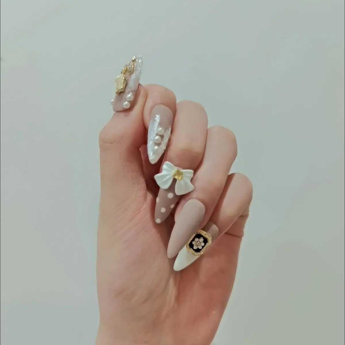 Designer: DuoDuo 1605.Handmade nails Press on Nails DIY Nail Art for woman girl white Long Almond