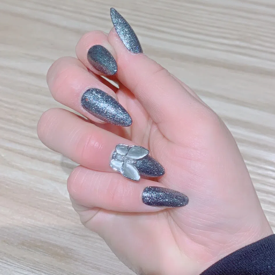 Designer: DuoDuo 1607.Handmade nails Press on Nails DIY Nail Art for woman girl Long Almond Shining silver