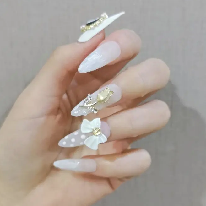 Designer: DuoDuo 1605.Handmade nails Press on Nails DIY Nail Art for woman girl white Long Almond